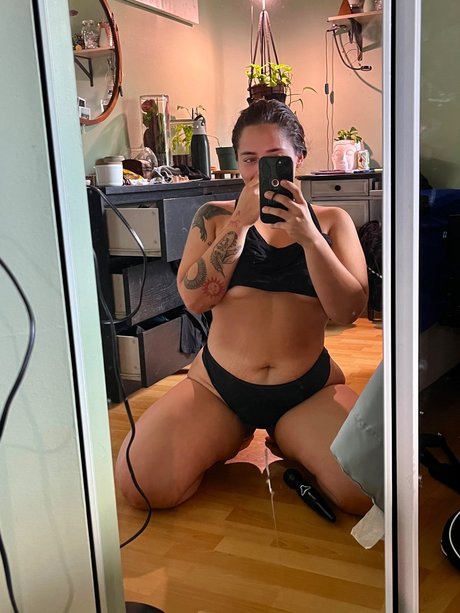 Naken läckt OnlyFans-bild av May