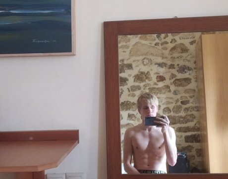 Naken läckt OnlyFans-bild av Maxi