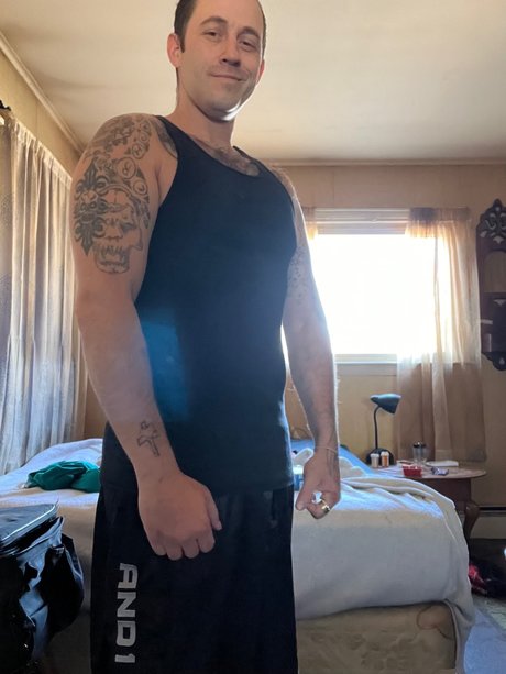 Alasti lekkinud OnlyFans-i pilt Josh Messier