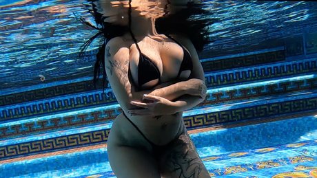 Naken läckt OnlyFans-bild av Kat