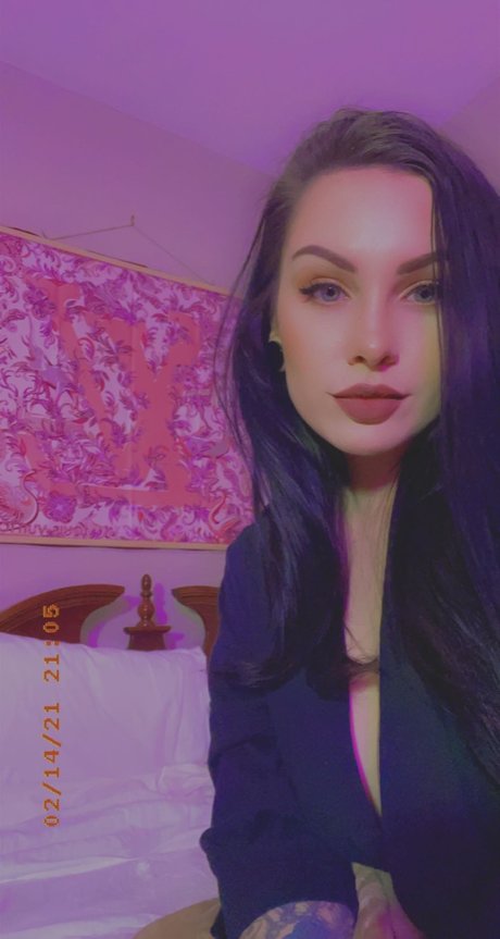 Nahá fotka uniklých OnlyFans od Merlot Massacre