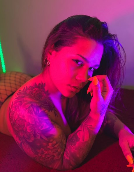 Naakte gelekte OnlyFans-foto van Miss Elaine