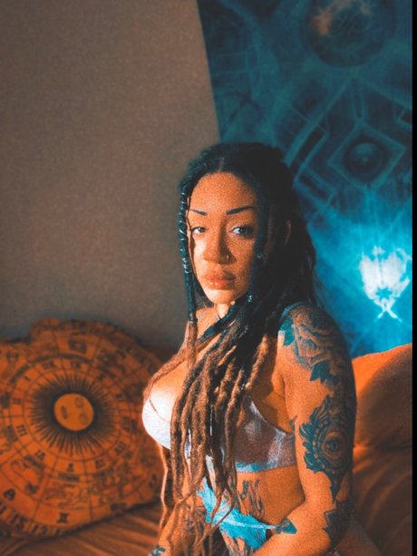 Naken läckt OnlyFans-bild av Melissa Mulisha 