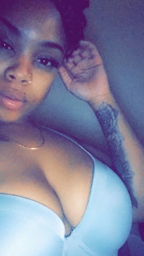 Alasti lekkinud OnlyFans-i pilt Lovelycurves69