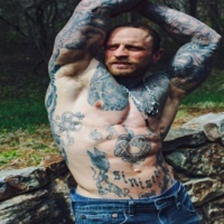 Naken läckt OnlyFans-bild av Brandon Blye