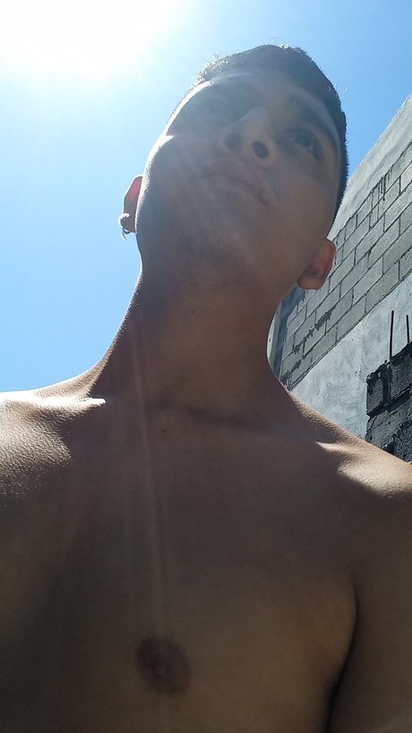 Naken läckt OnlyFans-bild av Bed Breaker