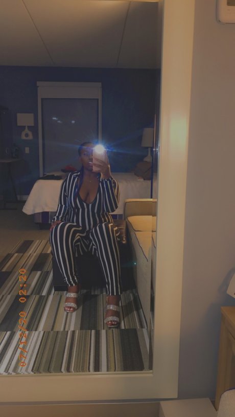 Naken lekkede OnlyFans-bilde av Ebony