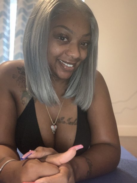 Naken läckt OnlyFans-bild av Foxy Brown