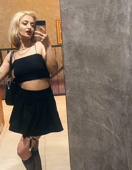 Nahá fotka uniklých OnlyFans od Celine Cinnamon