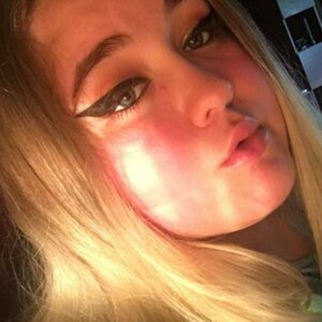 Naken lekkede OnlyFans-bilde av Karmatheslut777