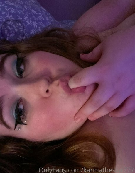 Обнаженная фотография утечки OnlyFans от Karmatheslut777