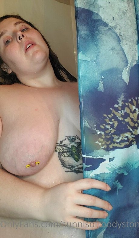 Nahá fotka uniklých OnlyFans od Sunnisoftbodystoner