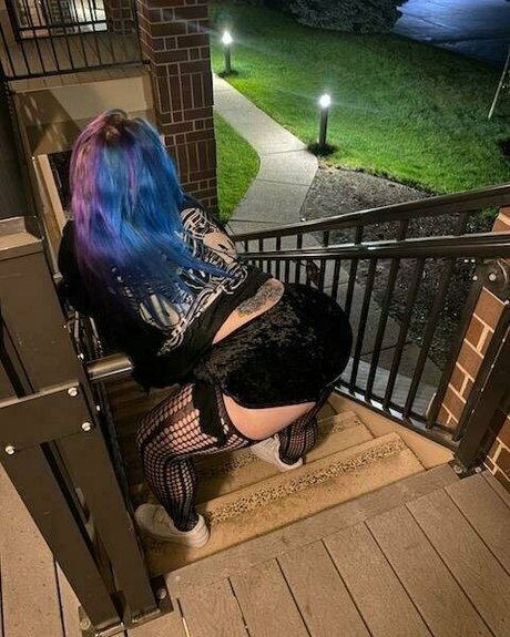 Naken lekkede OnlyFans-bilde av Bluulight