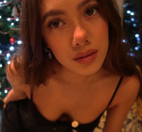 Saoirse Alicia Behzadi OnlyFans