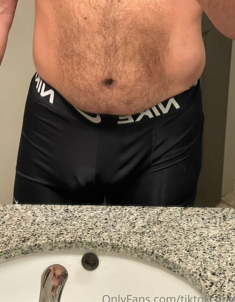 Naakte gelekte OnlyFans-foto van Tiktokcody