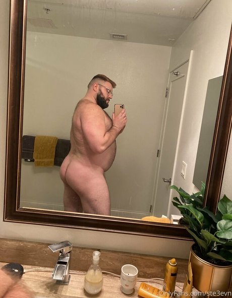 Alasti lekkinud OnlyFans-i pilt Ste3evn