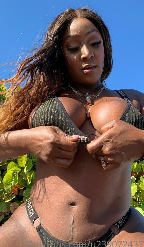 Alasti lekkinud OnlyFans-i pilt Chanya The Body