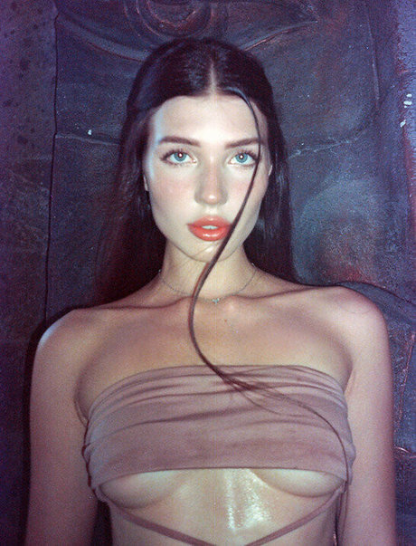 Обнаженная фотография утечки OnlyFans от Alina Enero