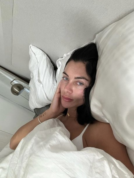 Naken lekkede OnlyFans-bilde av Cally Jane Beech
