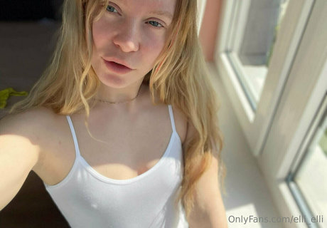 Nahá fotka uniklých OnlyFans od Ellielli