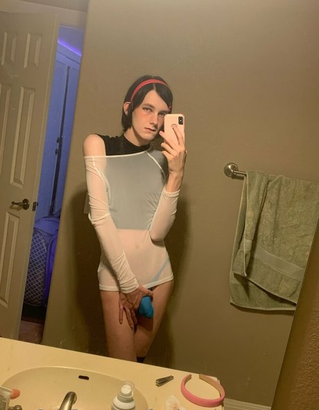 Femboycherryblossom