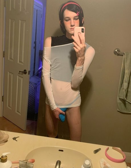 Femboycherryblossom