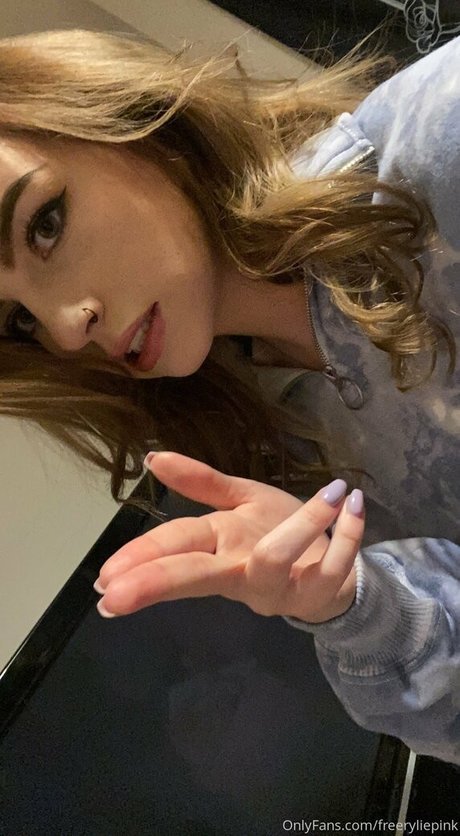 Nahá fotka uniklých OnlyFans od Freeryliepink