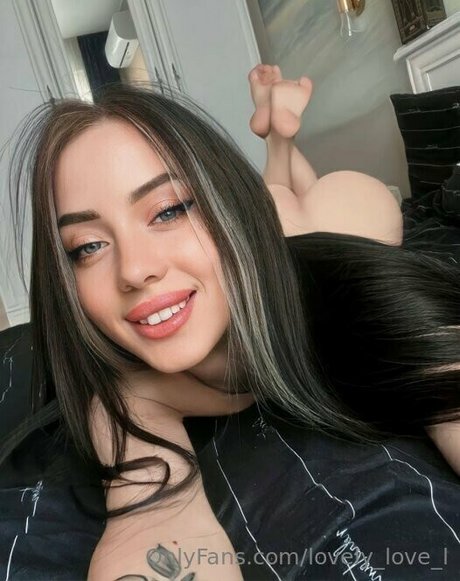 Alaston vuotanut OnlyFans-kuva Lovelylovel
