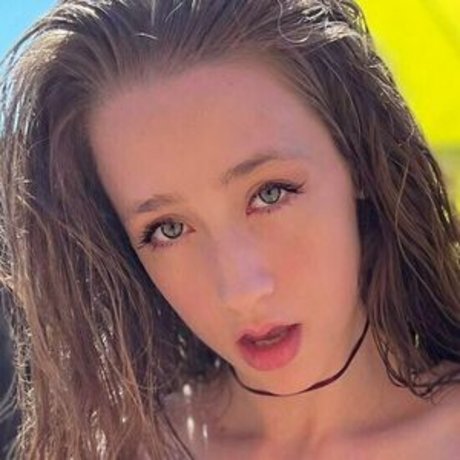 Nahá fotka uniklých OnlyFans od Ofchloerose