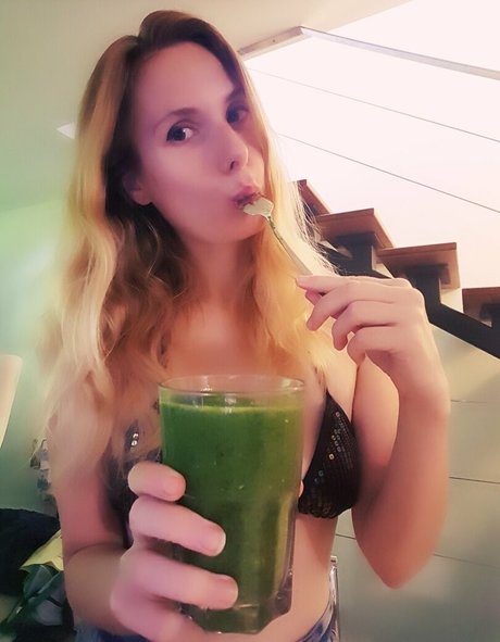 Alaston vuotanut OnlyFans-kuva Ellyedelweiss