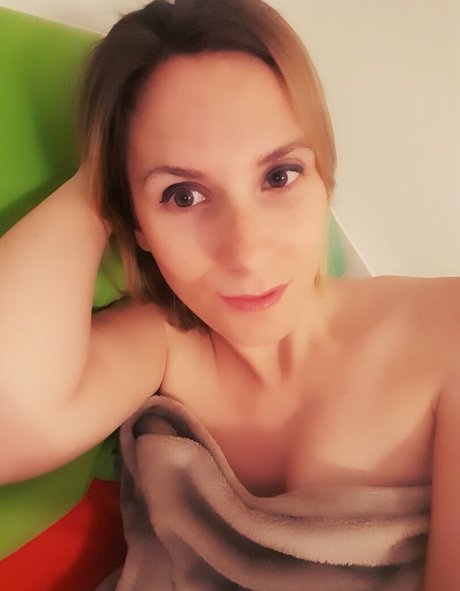 Nahá fotka uniklých OnlyFans od Ellyedelweiss