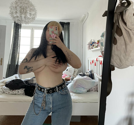Nahá fotka uniklých OnlyFans od Orphicbunnyfree