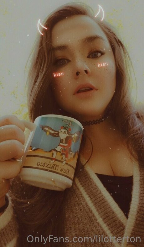 Naken läckt OnlyFans-bild av Lilotterton