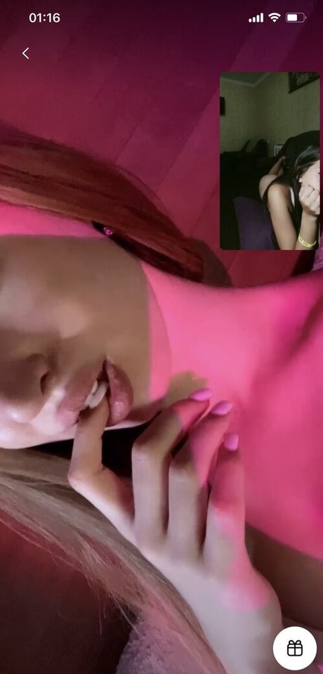 Foto di nudo di fuga di OnlyFans di Amina