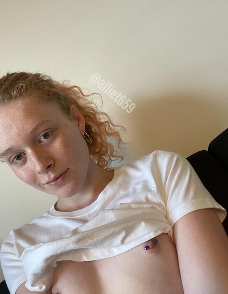Nahá fotka uniklých OnlyFans od Allie0t