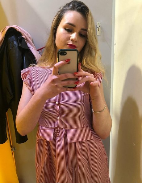 Naken lekkede OnlyFans-bilde av Violetchery