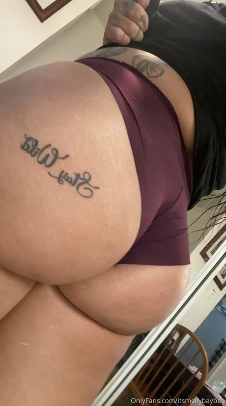 Alaston vuotanut OnlyFans-kuva Itsmellybaybee