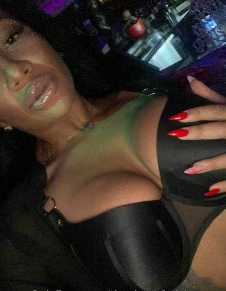 Photo nue de fuite OnlyFans de Kikiluxxxe
