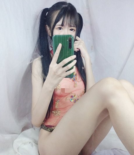 Naakte gelekte OnlyFans-foto van Dollymewth