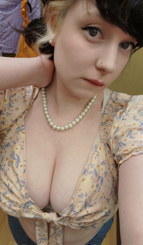 Nahá fotka uniklých OnlyFans od Bbymaeflowers