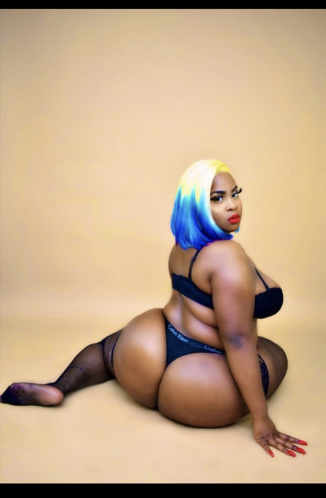 Alasti lekkinud OnlyFans-i pilt Bigbootysam