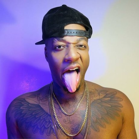 Nahá fotka uniklých OnlyFans od Hungdaddyisland