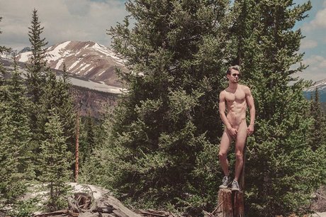 Alasti lekkinud OnlyFans-i pilt Michael Andrew