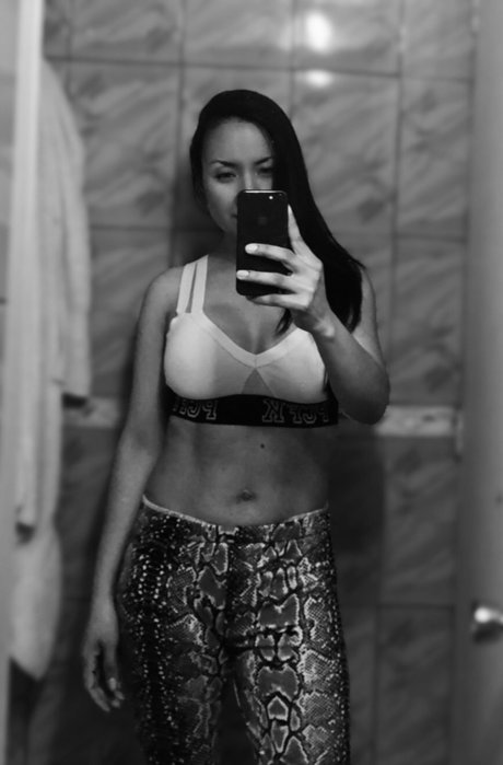 Обнаженная фотография утечки OnlyFans от Mica V