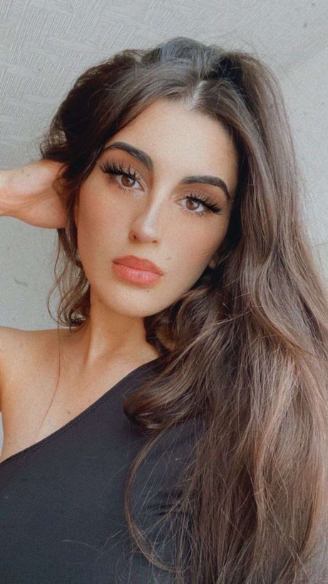 Mia Gashi 