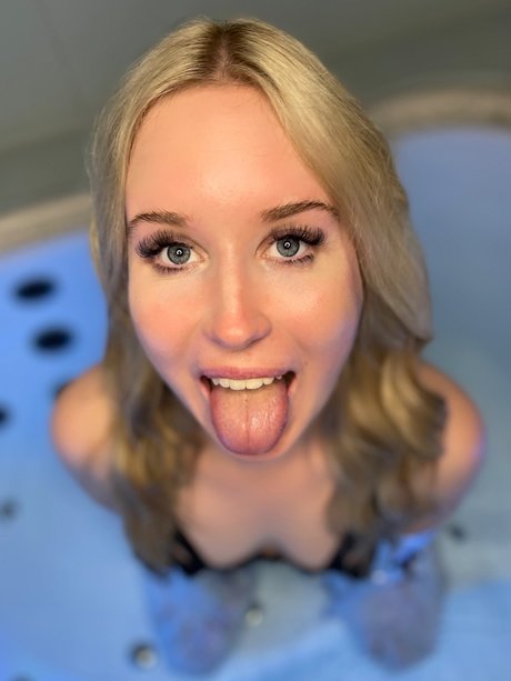 Mia Peach 