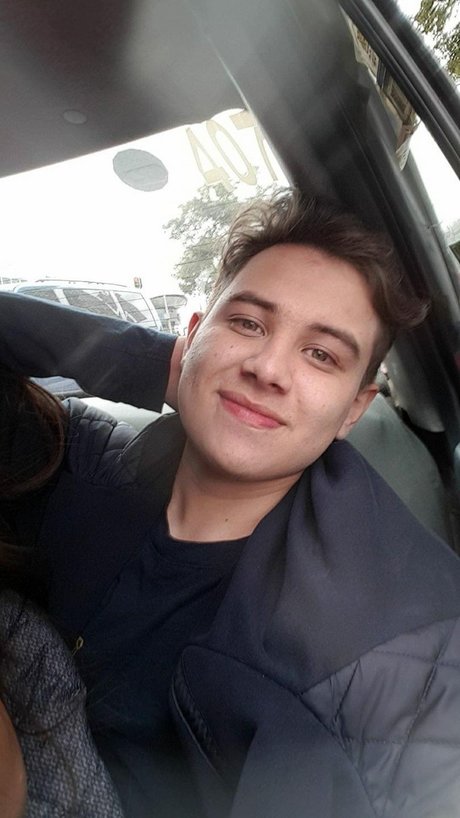 Naakte gelekte OnlyFans-foto van Pablo Hernandez