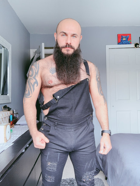 Обнаженная фотография утечки OnlyFans от The Bearded Bear Man