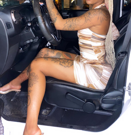 Alasti lekkinud OnlyFans-i pilt Onyx