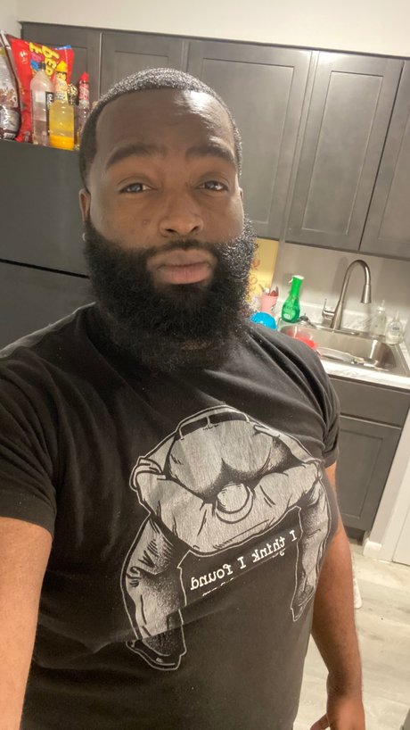 Nahá fotka uniklých OnlyFans od Bearded Bully